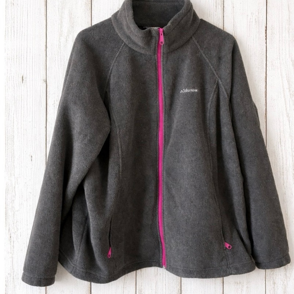 Columbia Woman’s Plus Size Charcoal Jacket with Bright Pink Accents